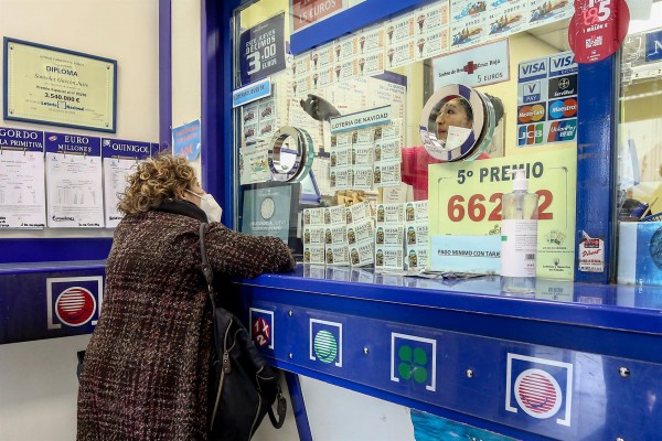 El sorteo extraordinario de la Lotería Nacional a favor de la AECC sonríe a Beniaján y San Ginés
