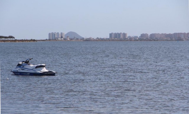 La instalación de redes contra medusas en 60 playas del Mar Menor costará más de un millón de euros