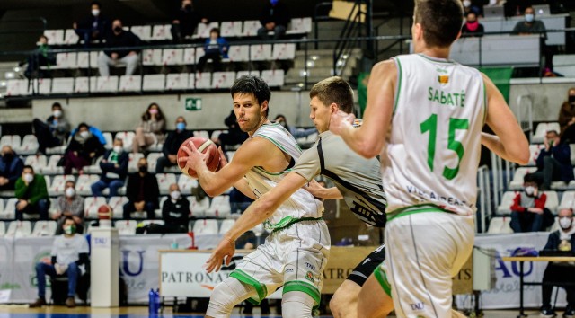 El TAU Castelló cae ante el Coruña con una canasta a dos segundos del final (77-78)
