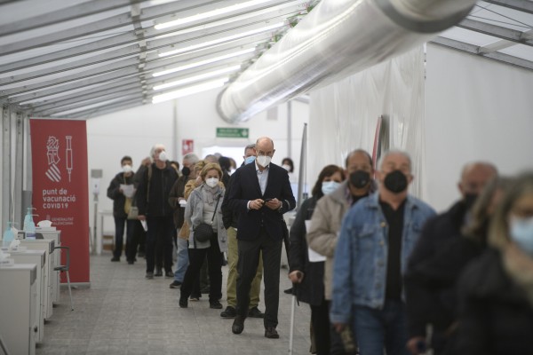 Sanidad administró un 32,11% menos de vacunas el día después del anuncio de AstraZeneca 