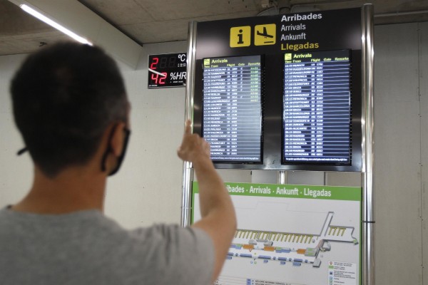 Más de la mitad de los españoles asegura que no viajará al extranjero antes de vacunarse