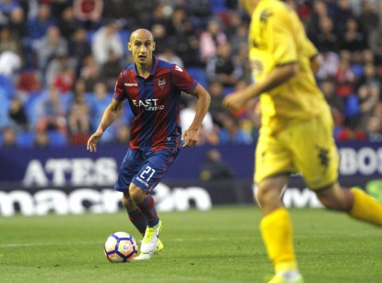 El Levante baja su ritmo pero apenas pierde ventaja con sus rivales