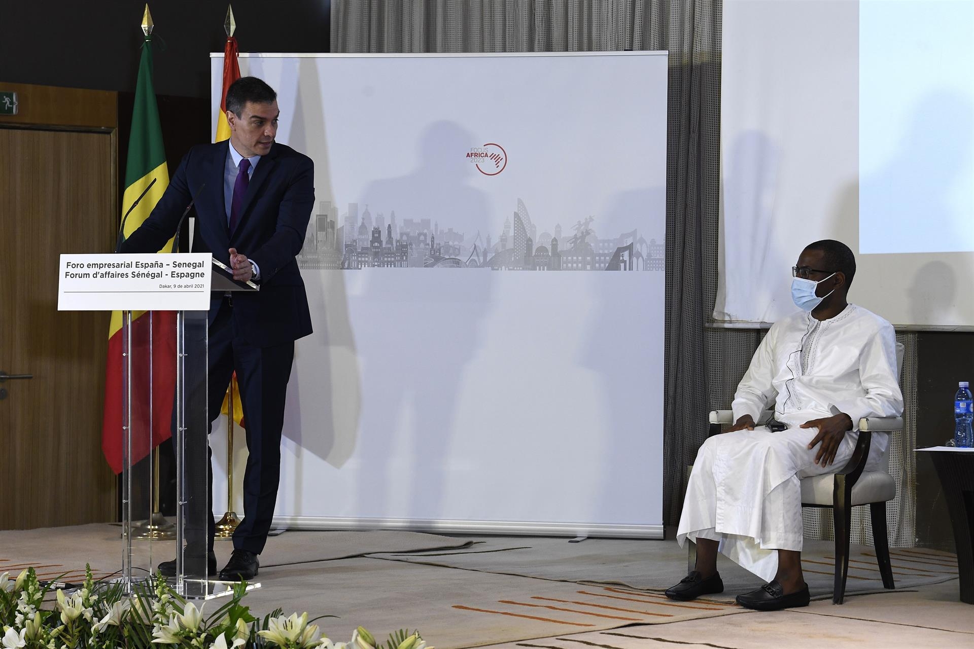 Sánchez avisa a Europa y a las CCAA que España actuará de manera centralizada en la compra de vacunas