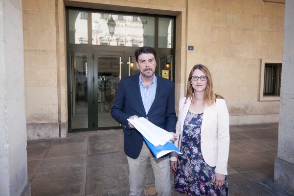 El PP acusa a Echávarri de contratar a discreción 