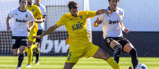 El Mestalla se refugia en el Puchades para reaccionar ante el Olot
