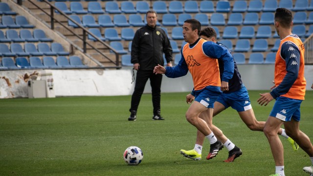 El Hércules apura sus opciones de entrar en la Liga Pro ante el Badalona
