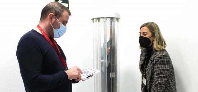 El hospital de Torrevieja incorpora un robot de luz ultravioleta que desinfecta 10 minutos
