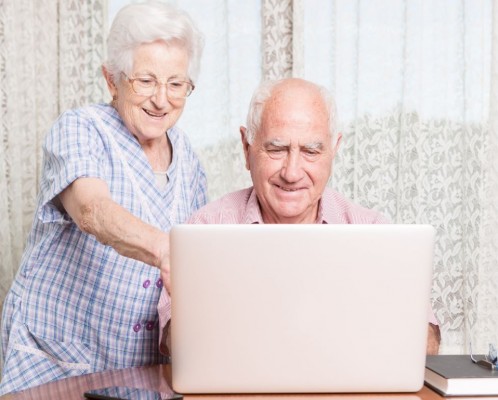 ¿Puede la RSC ayudar a reducir la brecha digital de las personas mayores?