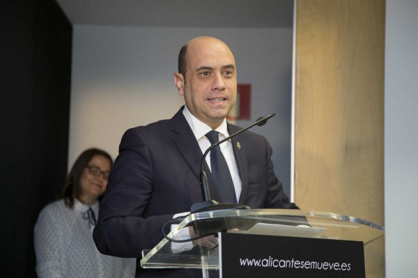 El alcalde niega las anomalías y atribuye la denuncia al interés de Barcala por ser alcaldable 