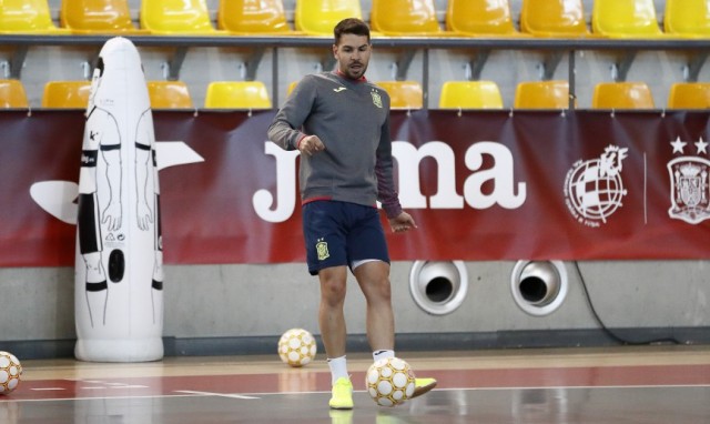 Andresito, jugador del Jimbee, se vuelve a lesionar con la selección y estará dos semanas KO