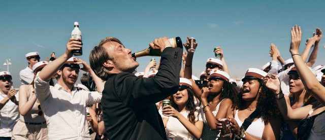 'Otra ronda': el alcohol no ahoga las penas
