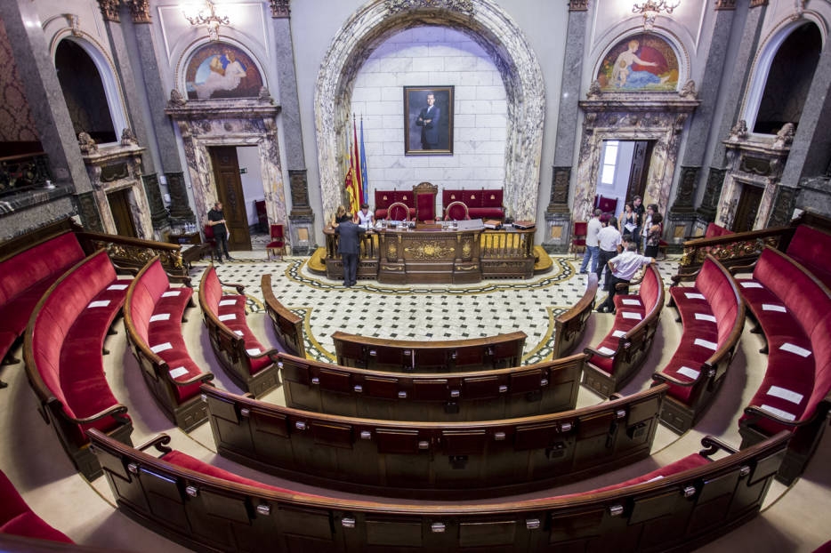 Antifraude indaga quién decidió los sobresueldos alegales de ocho concejales de València