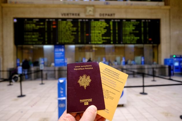 Seis de cada diez españoles, a favor del pasaporte de vacunación para reactivar los viajes