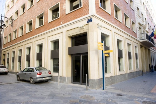 El Ayuntamiento invierte 58.000 euros en mesas, armarios y sillas para sus edificios administrativos 