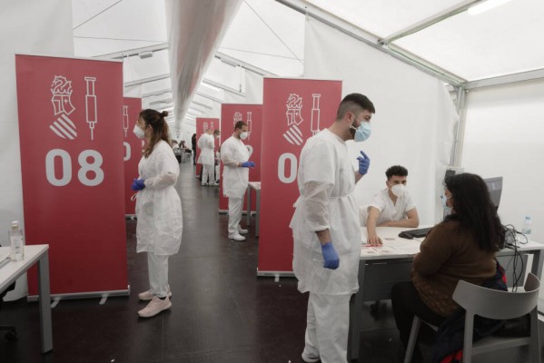 Sanidad finaliza la vacunación de los 108 médicos de la privada en Castellón