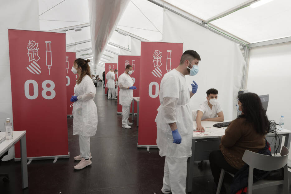 Sanidad finaliza la vacunación de los 108 médicos de la privada en Castellón