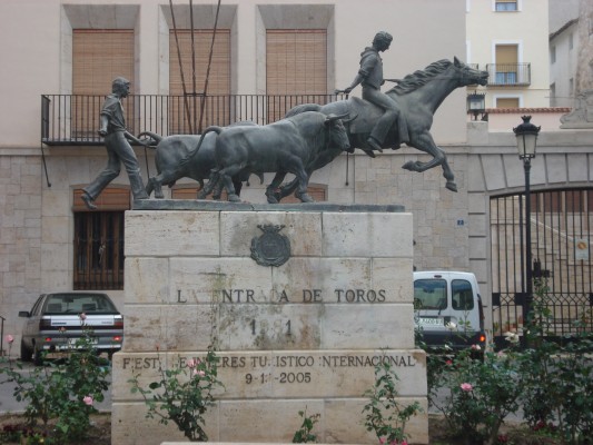 Un busto de Franco donado por el escultor Manolo Rodríguez crea polémica en el pleno de Segorbe