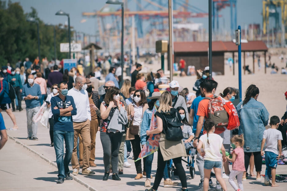 La Comunitat notifica 311 casos nuevos, el doble que el miércoles y registra 6 fallecimientos más