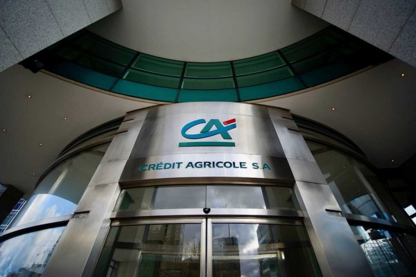 Crédit Agricole suelta (y mucho) lastre en Abengoa