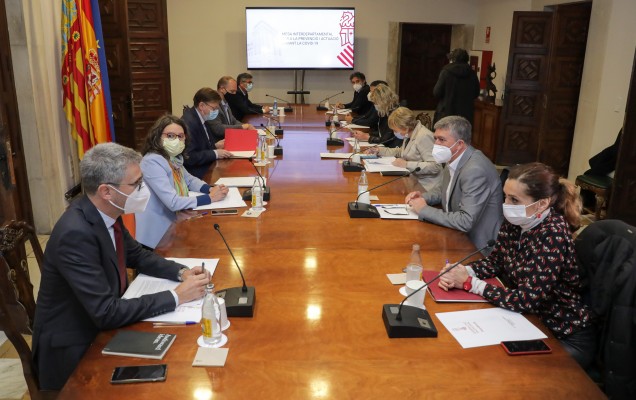 La Comunitat mantiene el cierre perimetral pero amplía a 6 personas las reuniones en hostelería