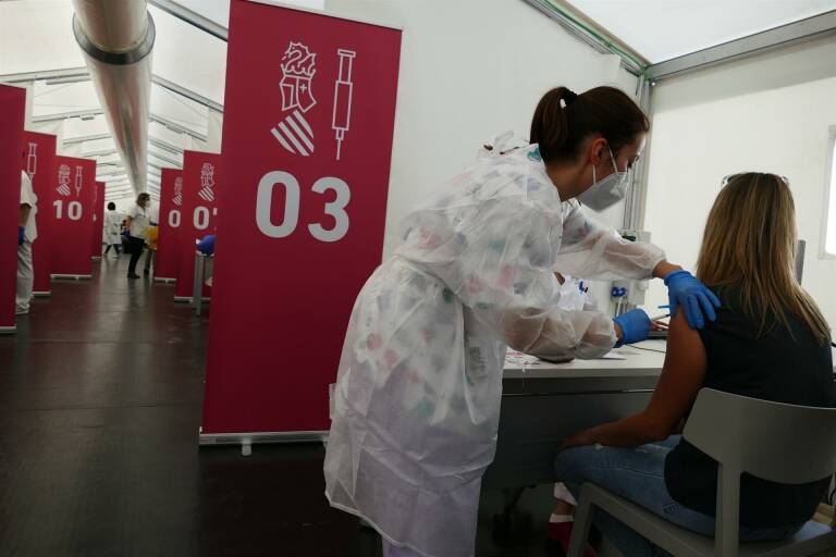FSIE pide saber qué pasará con la segunda dosis de AstraZeneca a los docentes
