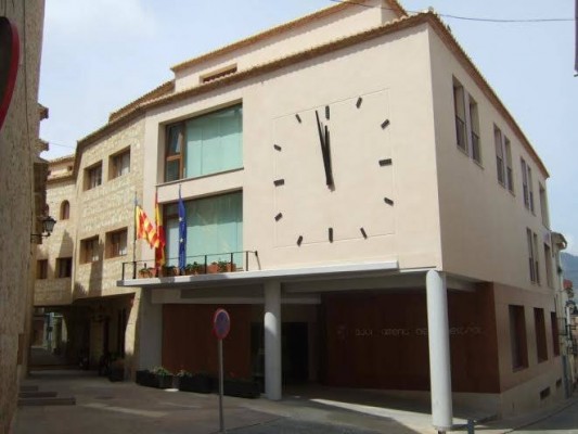 Finestrat recibe 17 ofertas para la renovación de la avenida Benidorm por un millón de euros
