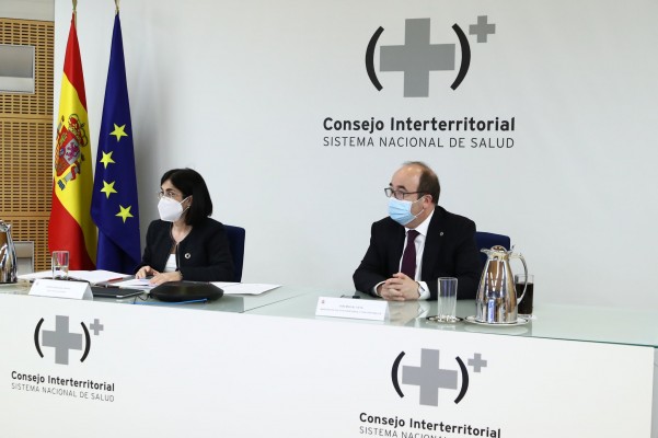  Sanidad y las CCAA acuerdan suspender la vacunación con AstraZeneca en los menores de 60 años