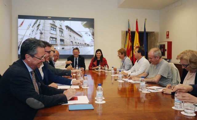 Puig promete más control en el Hospital de Dénia ante el futuro incierto de la reversión