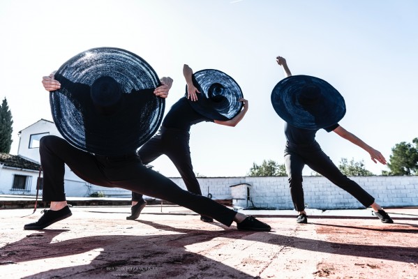 Dansa València reflexiona sobre identidad y diversidad en la posguerra con 'Campo cerrado'
