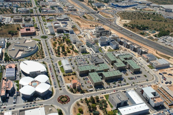 Los polígonos de Paterna dedican las subvenciones municipales a mejorar la seguridad y la movilidad
