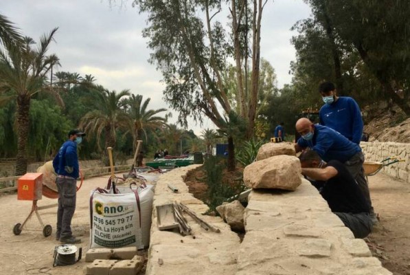 Catorce operarios de limpieza del Empuju llevan cuatro meses en Elche sin ropa de trabajo