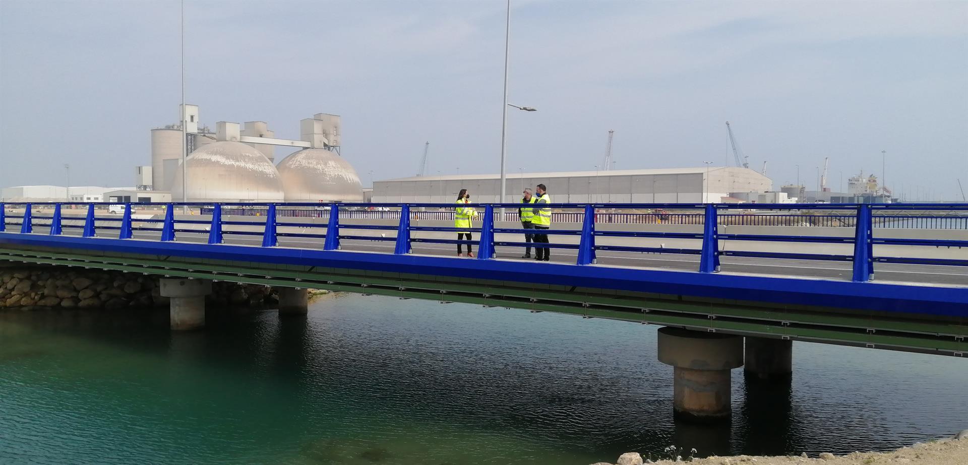 PortCastelló avanza en la dársena sur con la puesta en marcha del puente sobre el canal de Iberdrola