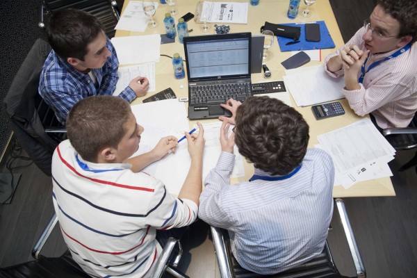Los jóvenes murcianos miran con optimismo al futuro: el 40% cree que la situación laboral será mejor