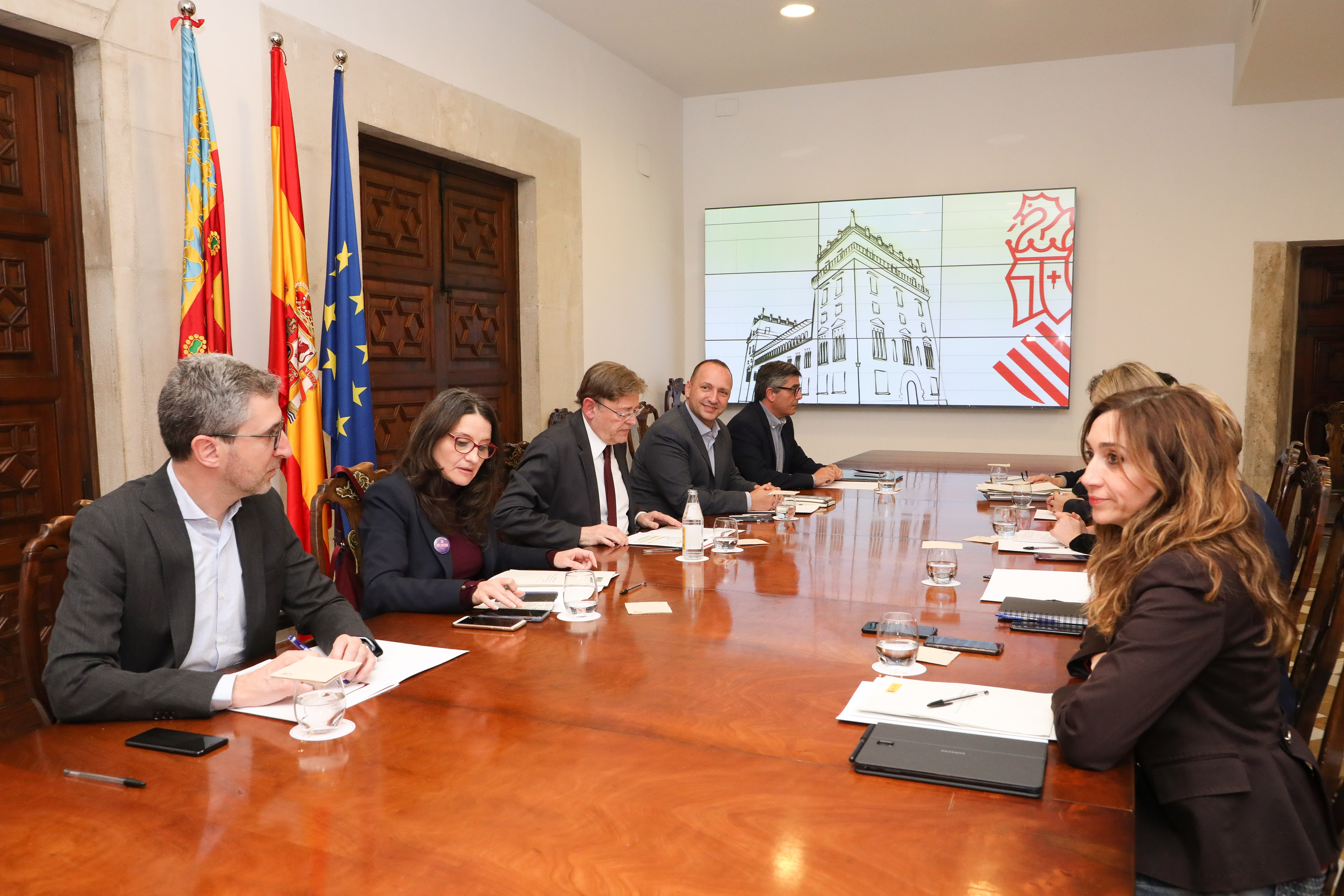 Imagen de una reunión de la Mesa Intedepartamental contra la covid. Foto: GVA - 