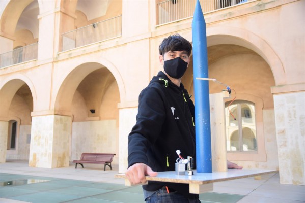 El estudiante de Industriales que hace volar cohetes... con un presupuesto de 25 euros