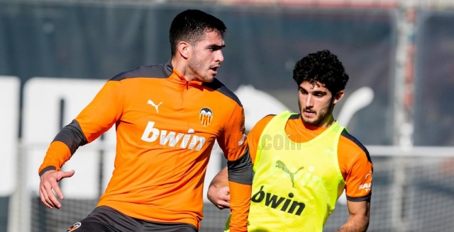 Maxi recibe tratamiento específico para su rodilla y trabaja en solitario