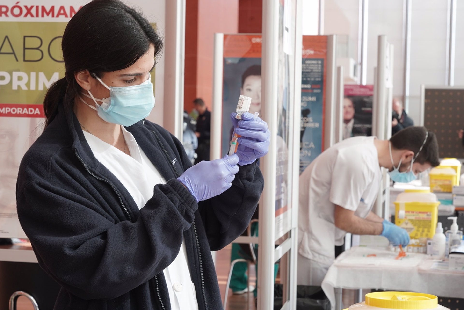 Vacunación en el Centro Cultural Miguel Delibes de Valladolid. Foto:-DOS SANTOS/EUROPA PRESS  - 