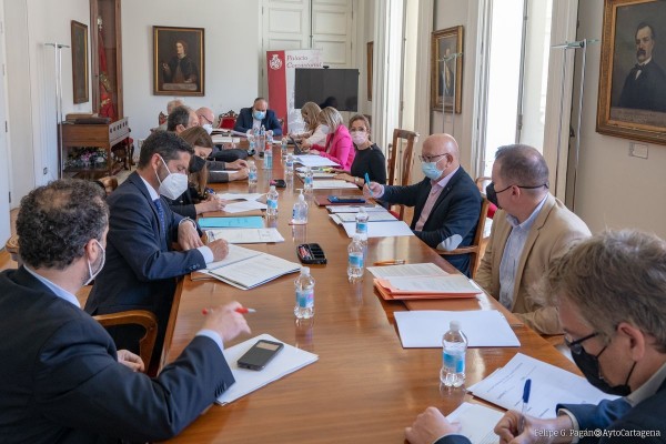 Lhicarsa: la sombra de la irregularidad es alargada