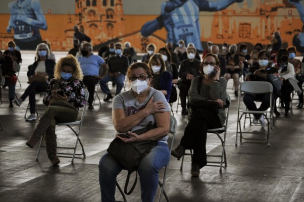 España supera las nueve millones de dosis administradas, con 277.307 en las últimas 24 horas