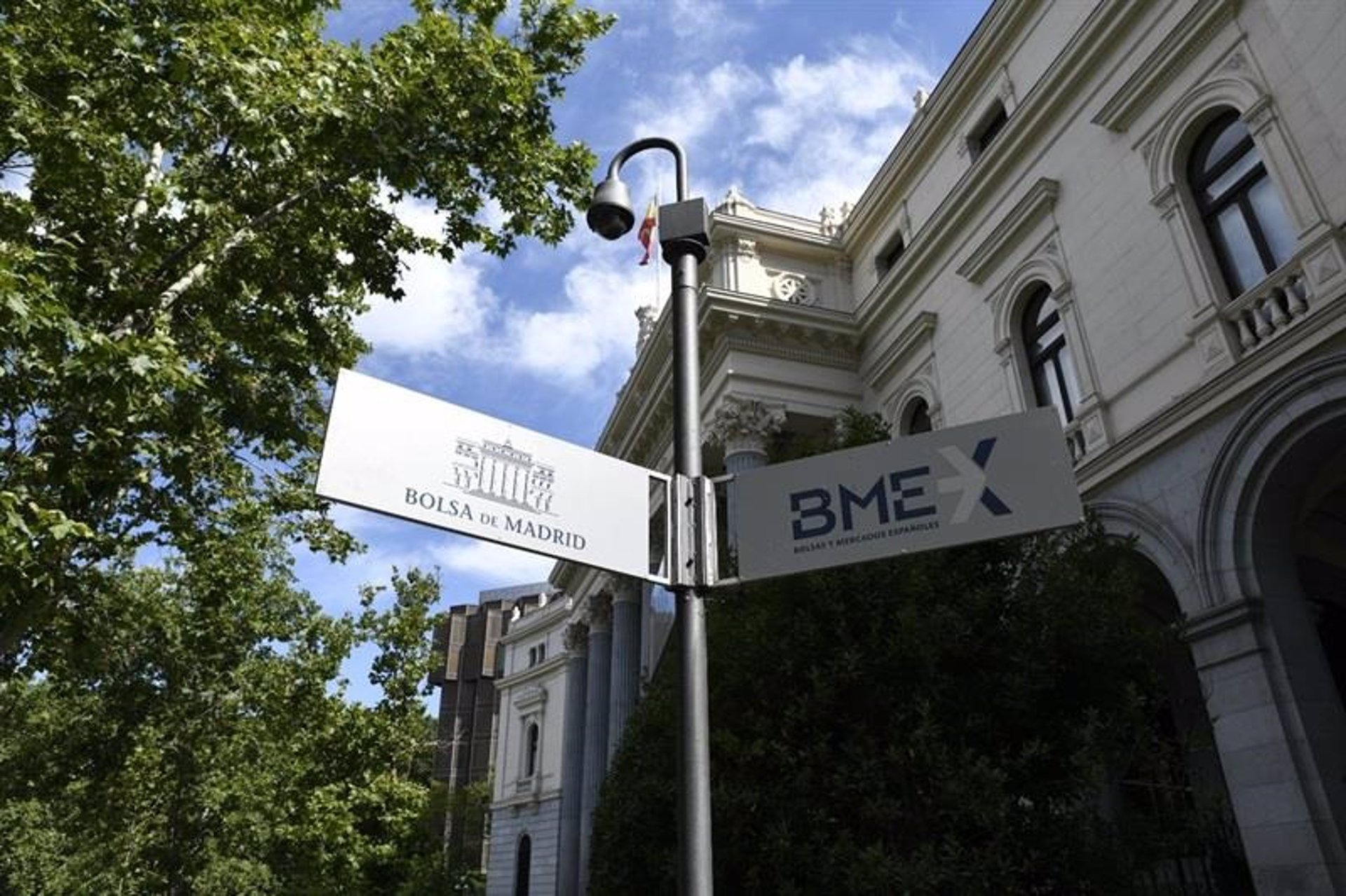  El Ibex 35 avanza sobre los 8.600 puntos con una subida del 0,66% en la sesión