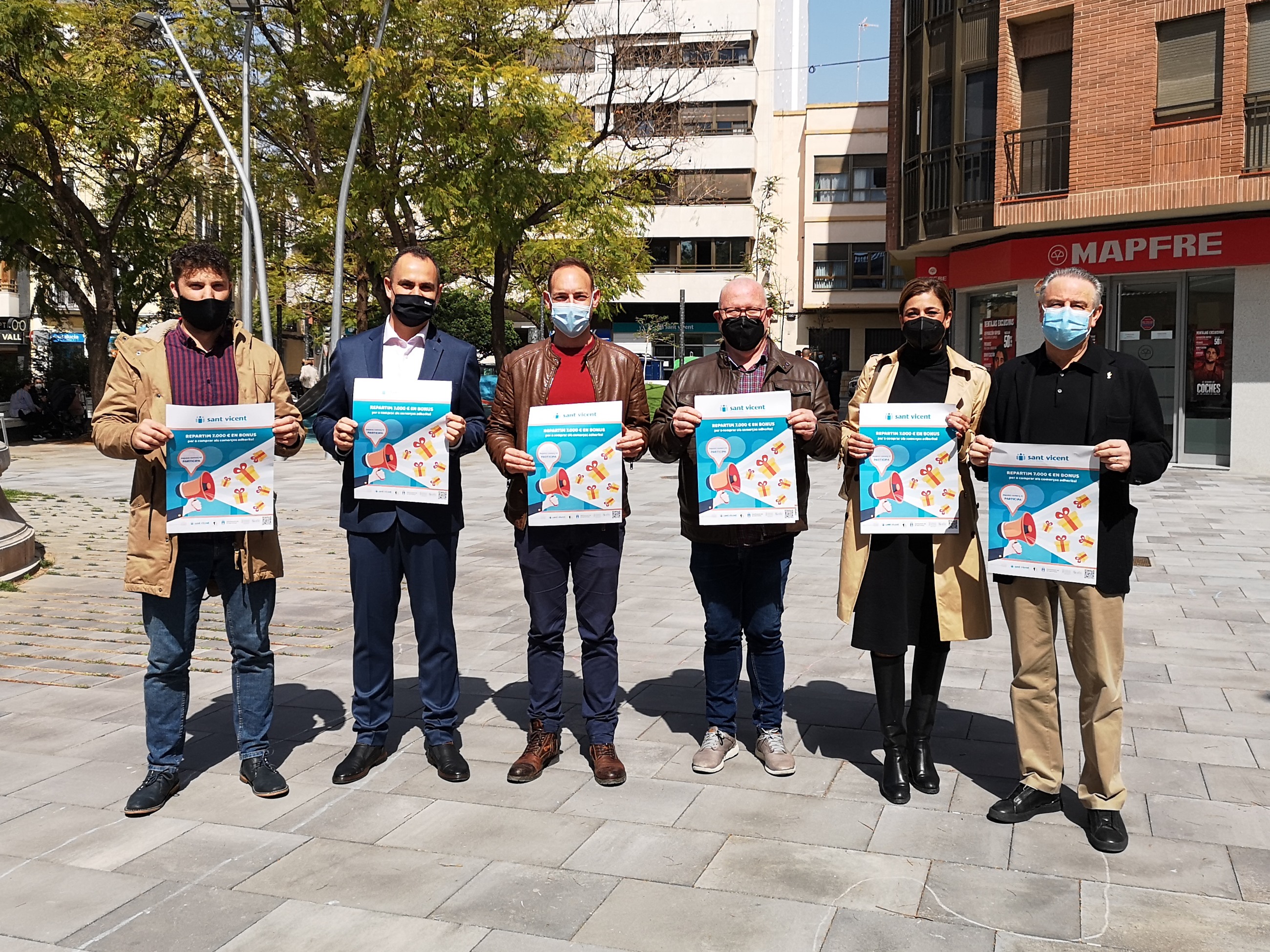 La Vall d'Uixó y Caixa Sant Vicent se alían para repartir 7.000 euros en bonos para el comercio local
