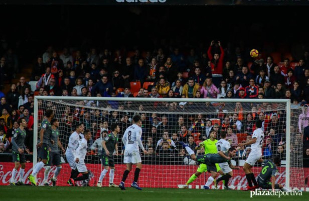 Penalti en el minuto 100 dio un punto a la Real en última visita a Mestalla
