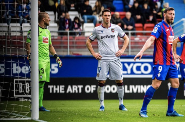 El Levante salió goleado de última visita a Eibar, donde nunca ha ganado

