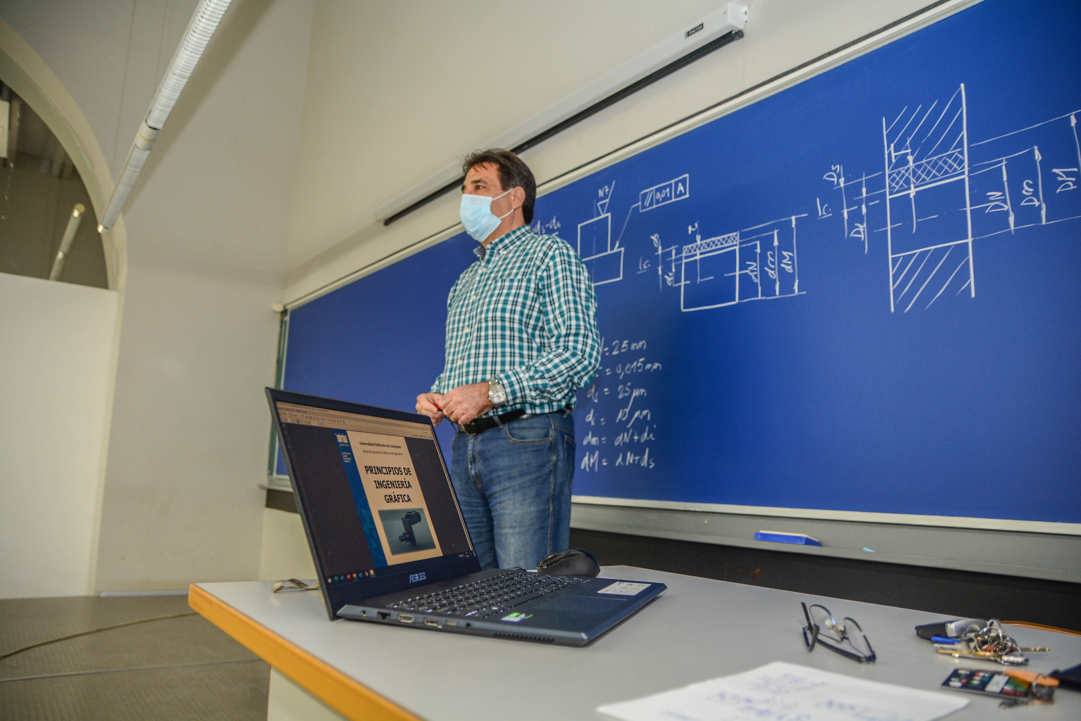 La Asociación Española de Ingeniería Gráfica reconoce el libro del profesor Guillamón Insa de la Escuela Industriales por su calidad docente