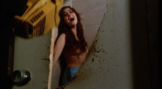 Fotograma de la película 'Mil gritos tiene la noche' de Juan Piquer  - 