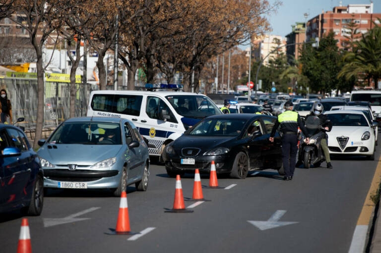 17 detenidos y 3.123 sanciones por incumplir las restricciones de Semana Santa en la Comunitat