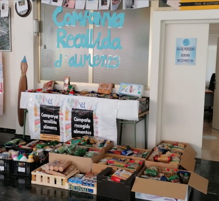 El colegio Rafael Altamira de El Campello entrega a Cáritas cientos de kilos de alimentos
