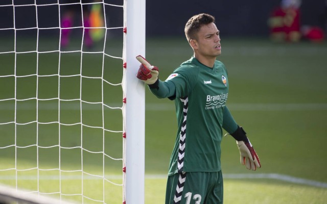 Whalley cierra la puerta a cal y canto