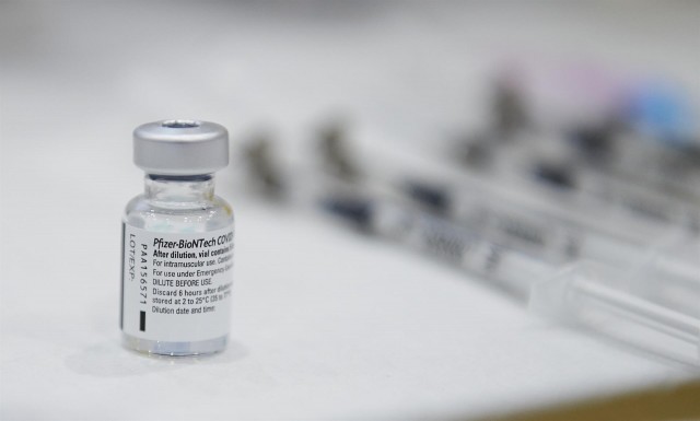 España recibe este lunes las 1,2 millones de dosis de la vacuna de Pfizer anunciadas por Sanidad