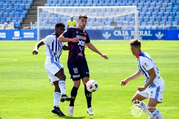 El Yeclano no se resigna y se aferra en Huelva a sus opciones de salvarse (0-1)
